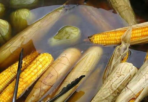 鹭岛爆料玉米肠视频网,揭秘玉米肠制作过程，网传视频引发热议